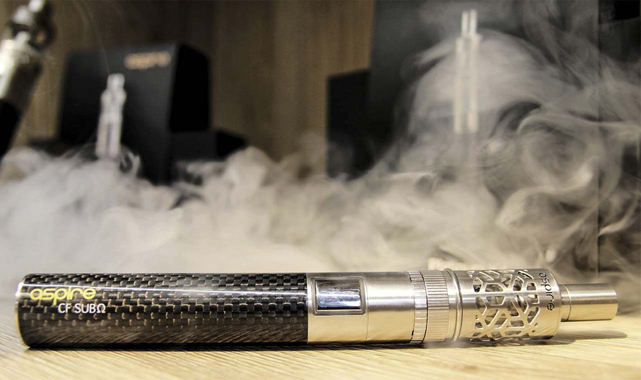 Akkuträger und E-Zigarette bei SmokeFactory Köln