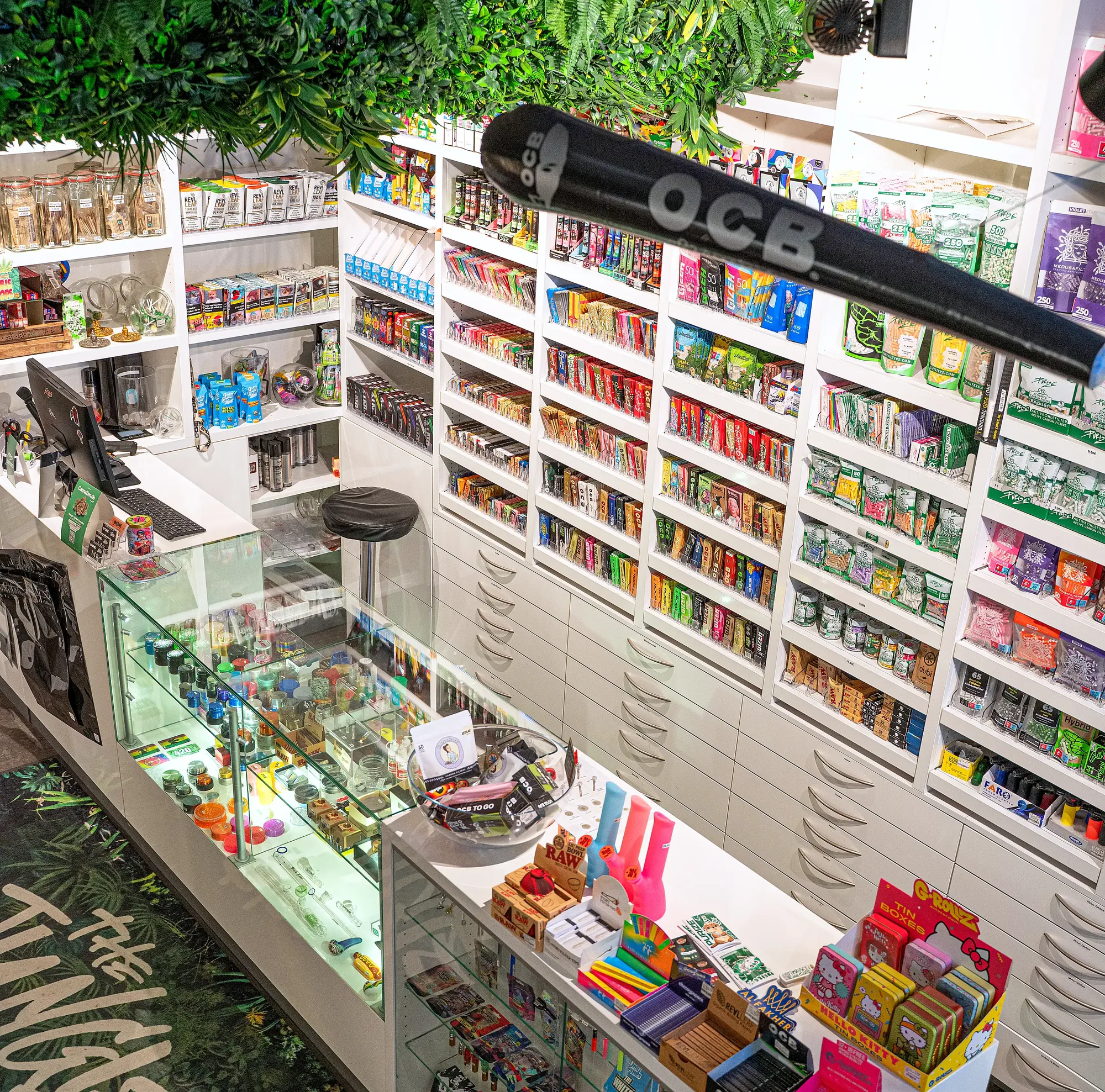 THEKE + OCB-REGALWAND — The Jungle Headshop Köln